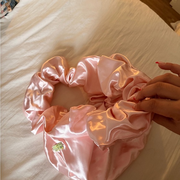 Room Shop “Bounce Baguette” Pink Scrunchie Handbag - Picture 5 of 7